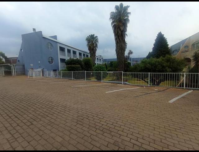 2 BEDROOM APARTMENT FOR SALE IN FLORIDA LAKE